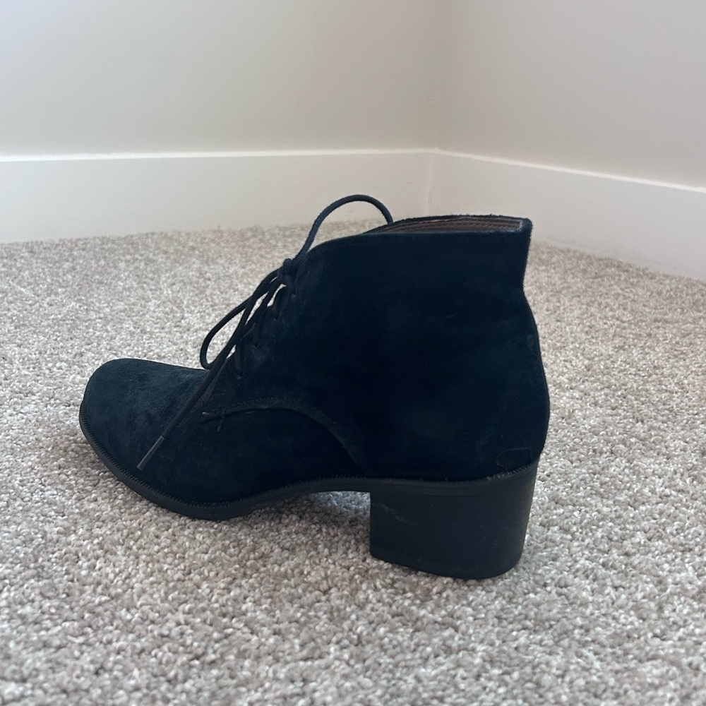 White Mountain Women’s Black Suede Ankle Booties Size 8 - Picture 3 of 9